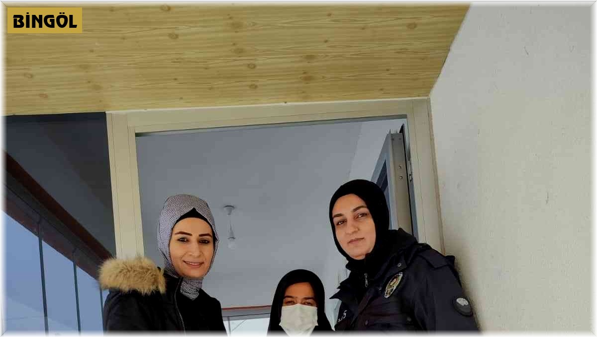 Karlıova'da polisler şehit ailelerini ziyaret etti