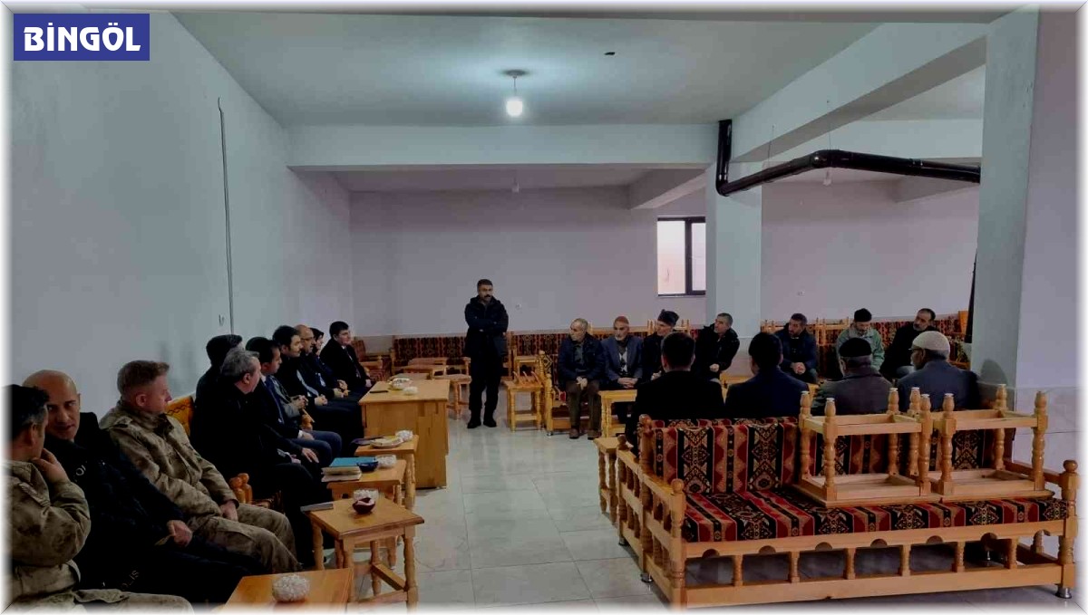 Karlıova Kaymakamı Gilan, köy halkının sorunlarını dinledi