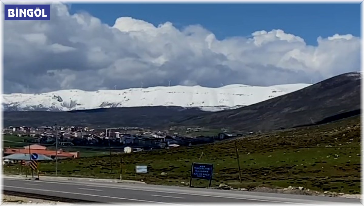 Karlıova'nın yüksek tepeleri beyaza büründü