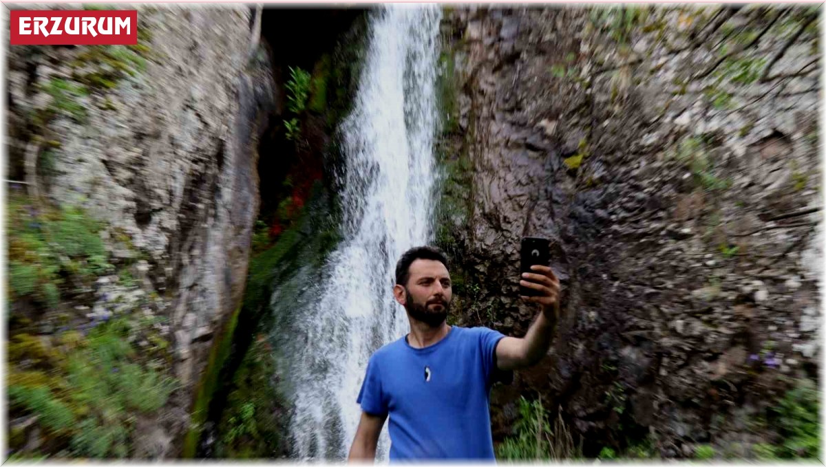 Karnavas şelalesi büyülüyor