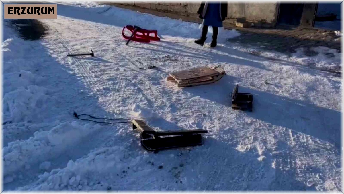 Karne günü iki kardeş kızakla kayarken otomobilin altında kaldı