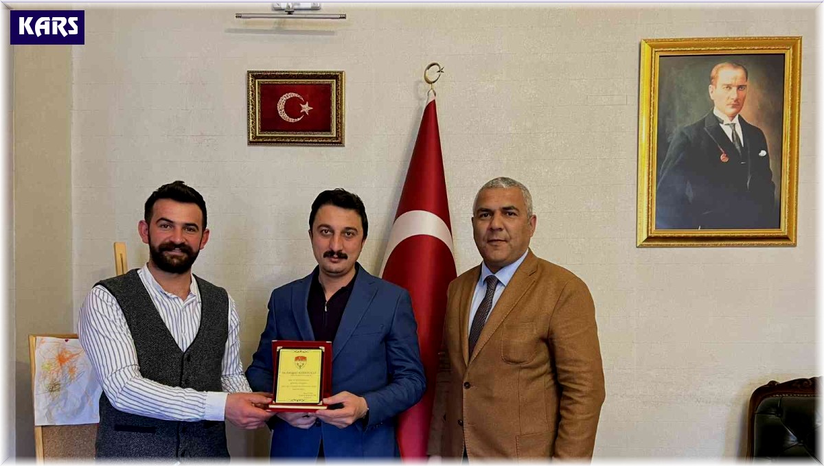 Kars 36 Spor yönetiminden Alibeyoğlu'na plaket