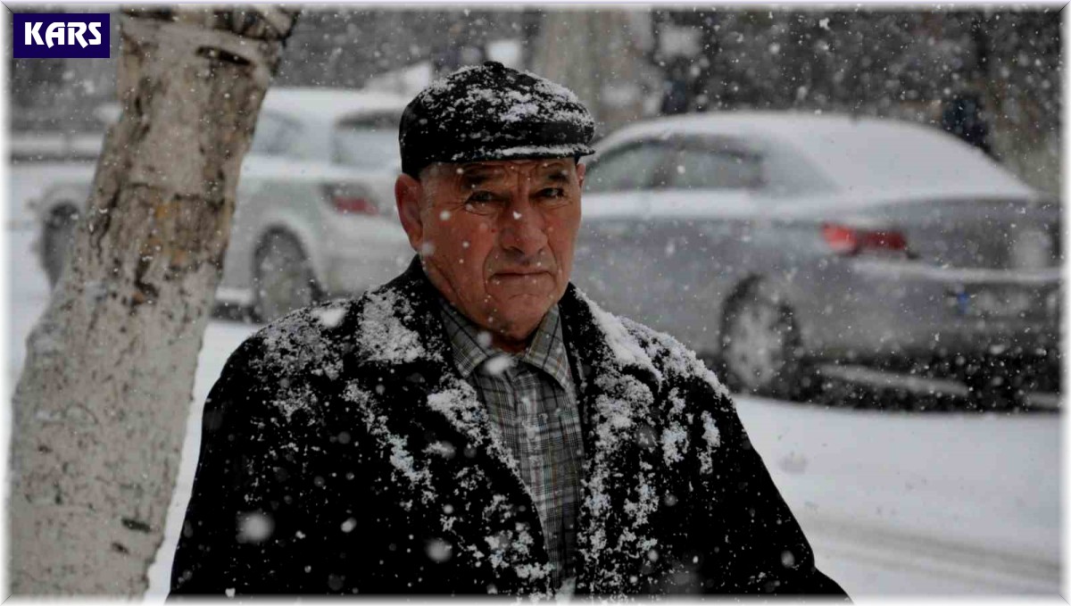 Kars 5 dakikada beyaza büründü