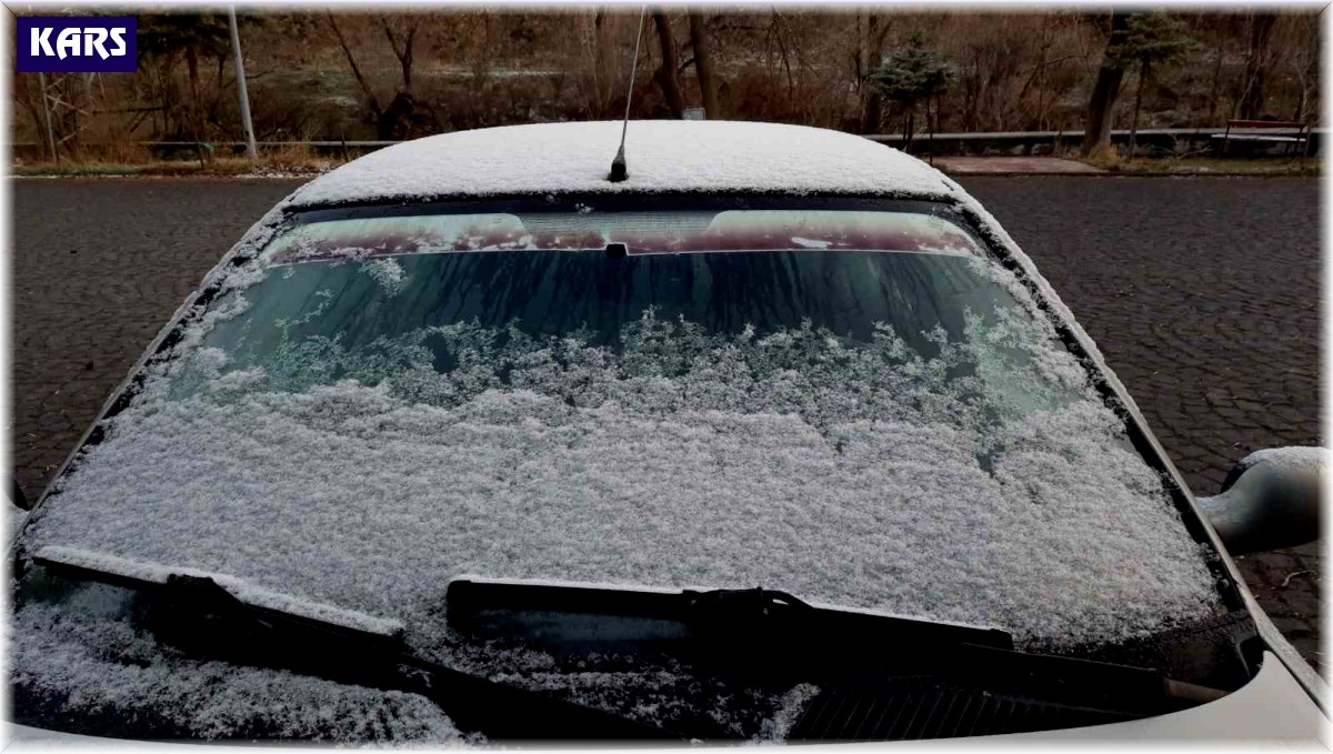 Kars'a Mart karı yağdı, şehir beyaza büründü