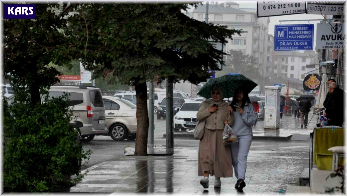 Kars'a yağmur etkili oluyor