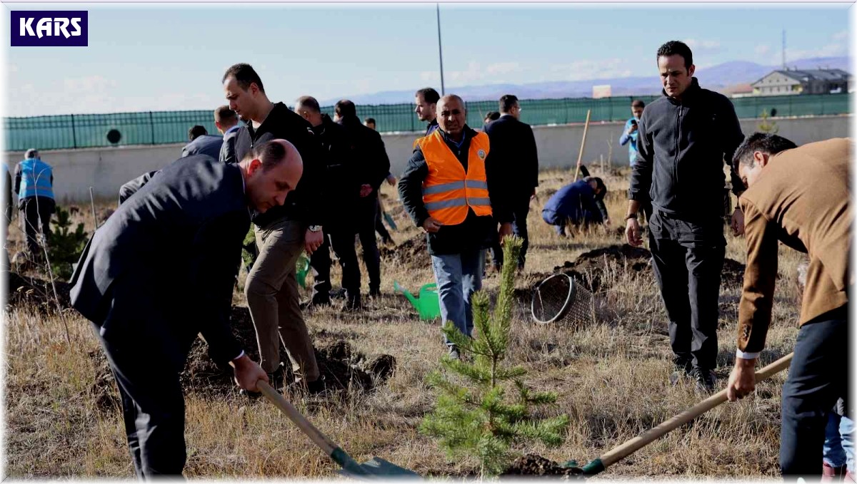 Kars Adliyesi'nde fidan dikimi yapıldı