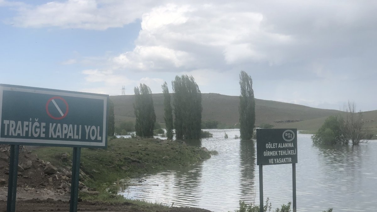 Kars Baraj gölü etrafa pis koku saçıyor