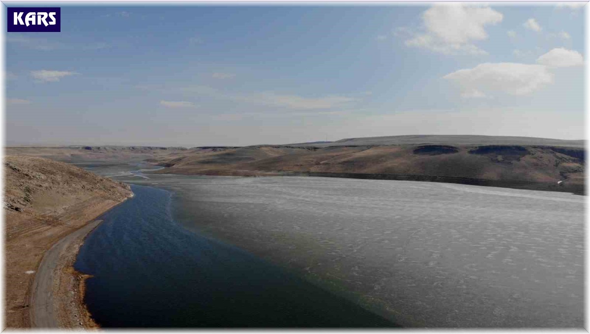 Kars Baraj Gölü'nün buzları çözülüyor