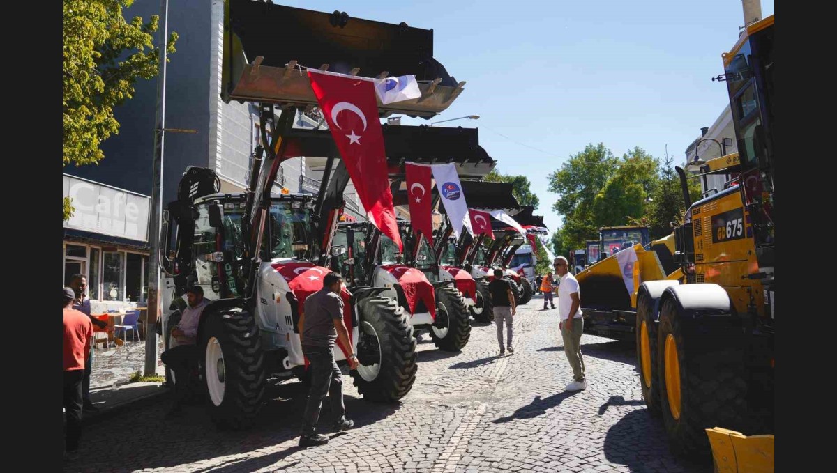 Kars Belediyesi'nde hizmet coşkusu: 15 yeni iş makinesi törenle hizmete girdi