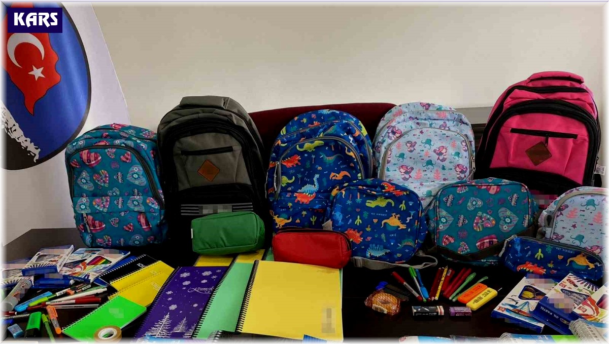 Kars Belediyesi'nden öğrencilere kırtasiye desteği
