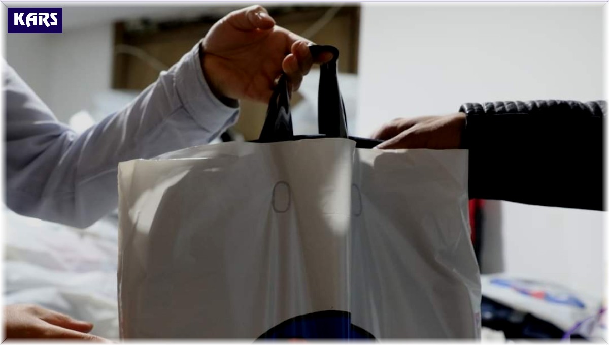 Kars Belediyesi'nden vatandaşlara gıda ve temizlik malzemesi desteği