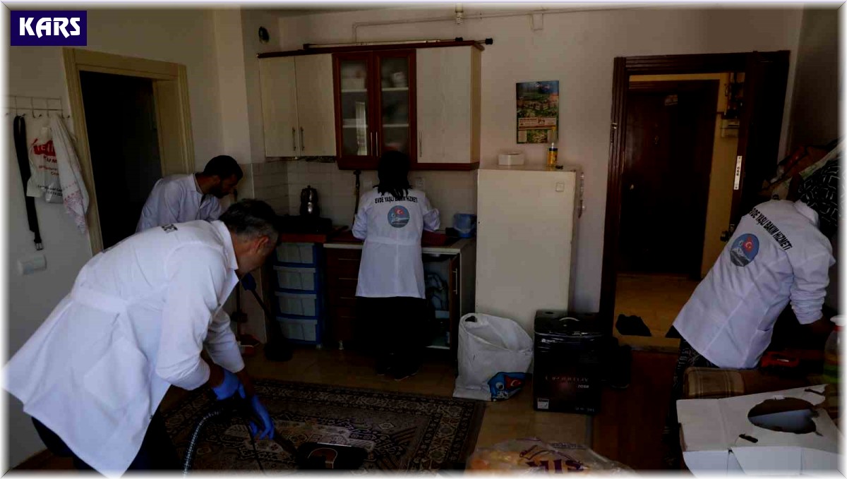 Kars Belediyesi'nin evde bakım hizmeti sürüyor