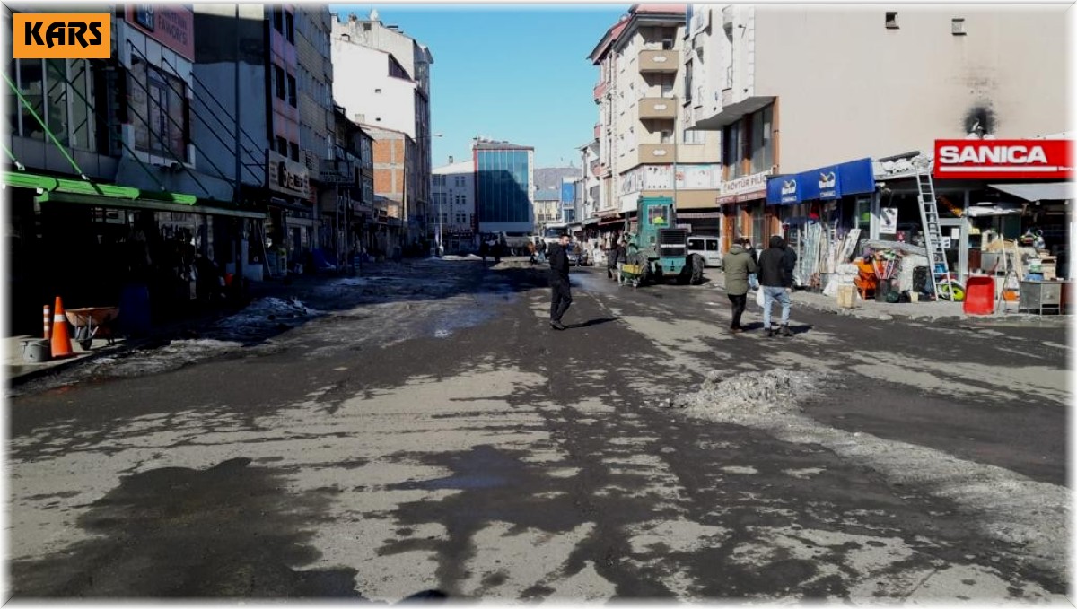 Kars Belediyesi'nin karla mücadelesi sürüyor