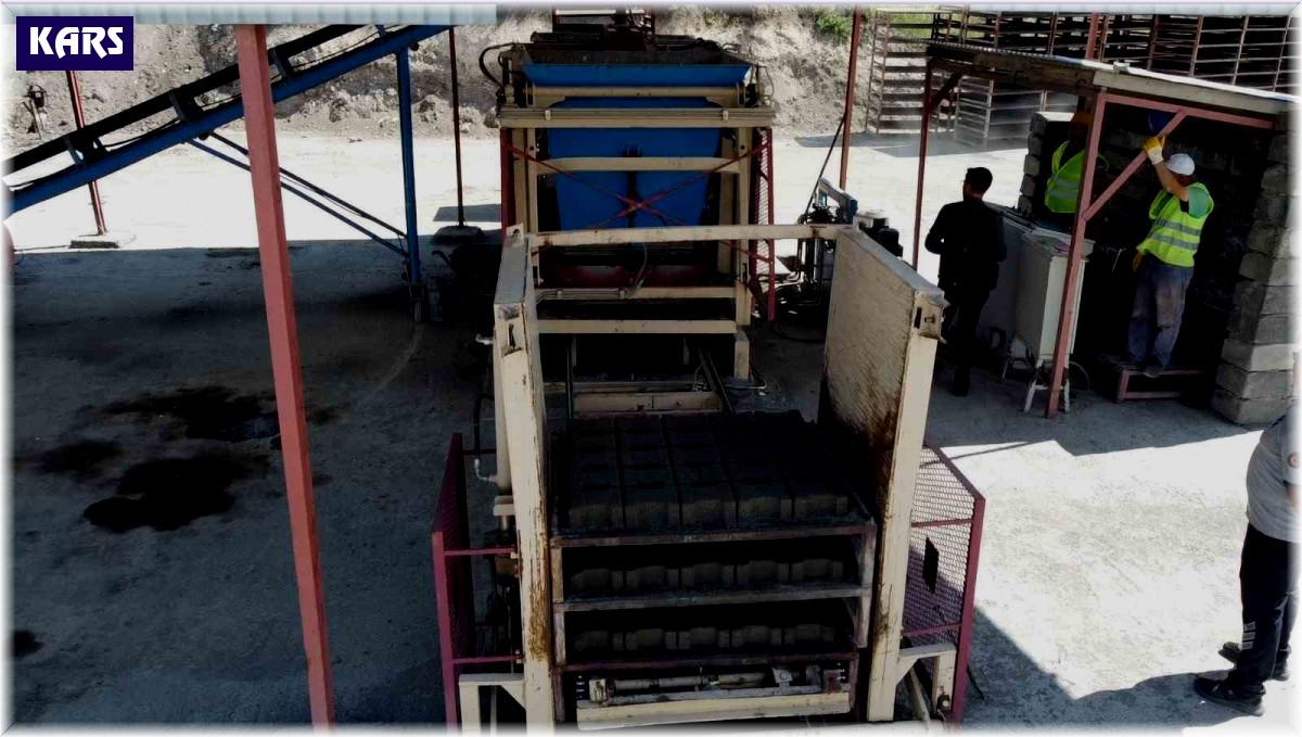 Kars Belediyesi'nin Kilit Parke Taş Tesisi üretime başladı