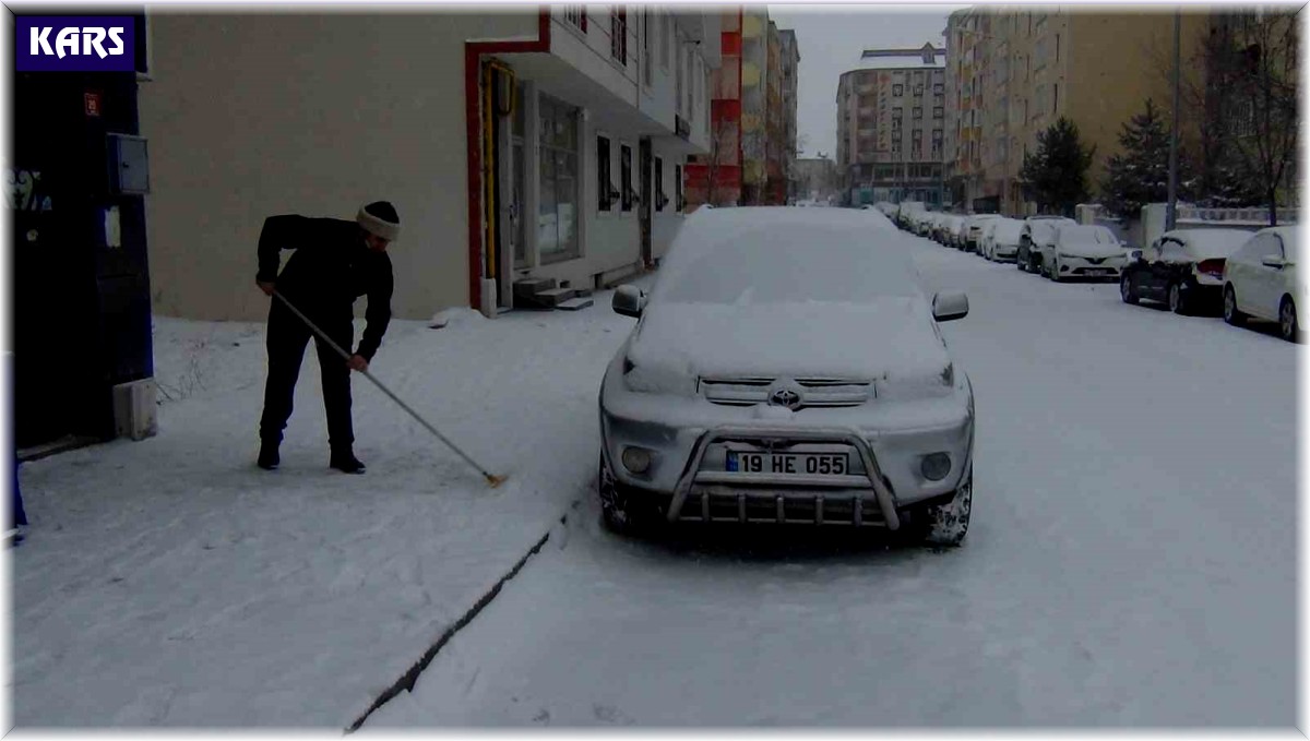Kars beyaz gelinliğini giydi