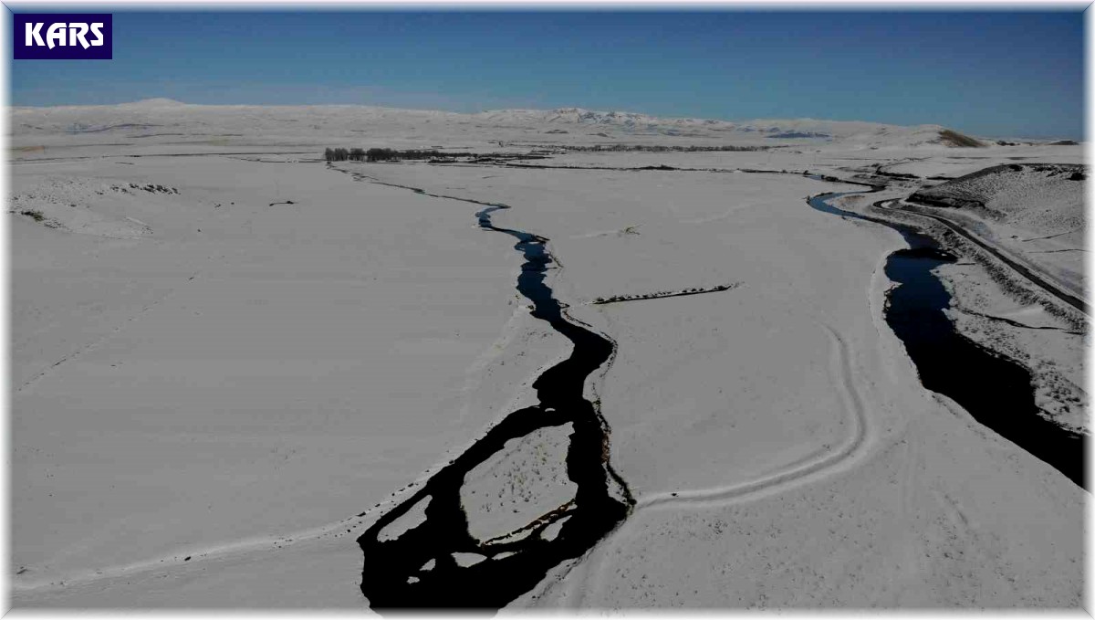 Kars Çayı menderesleri görsel şölen sunuyor