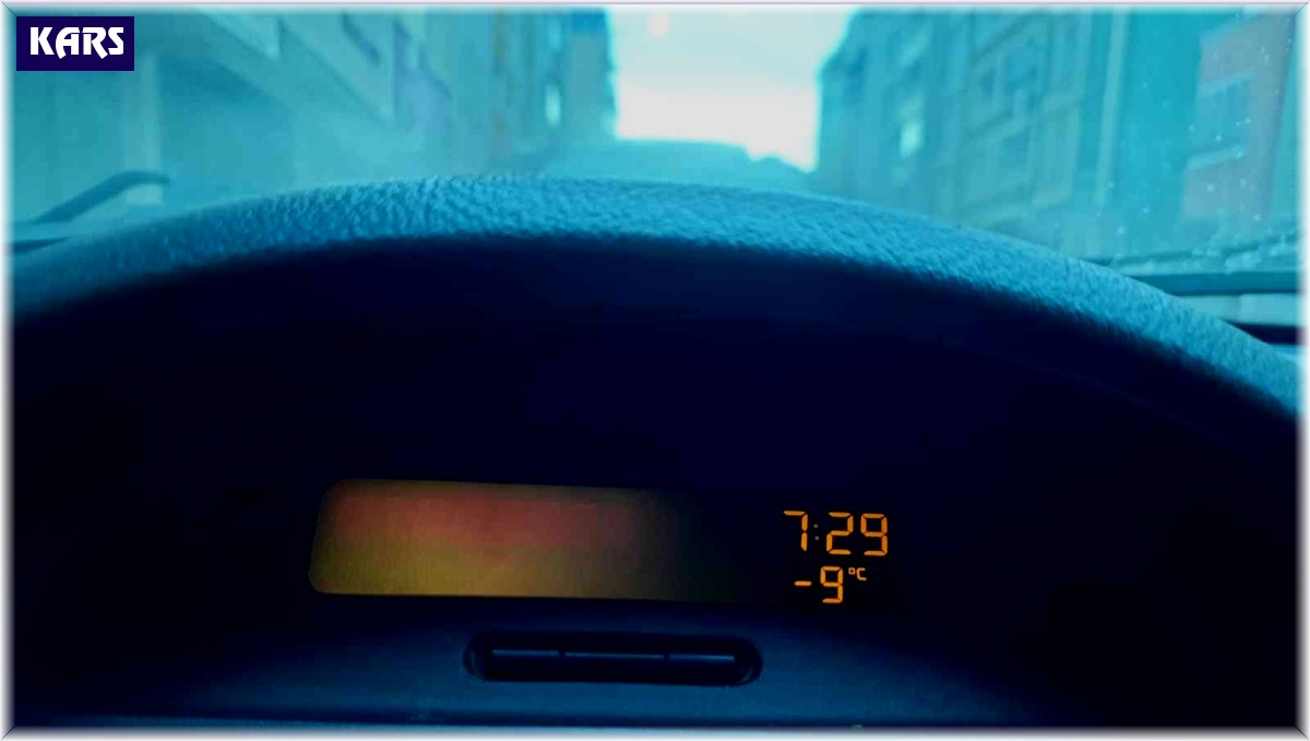 Kars eksi 9'u gördü, Kars Çayı kısmen dondu