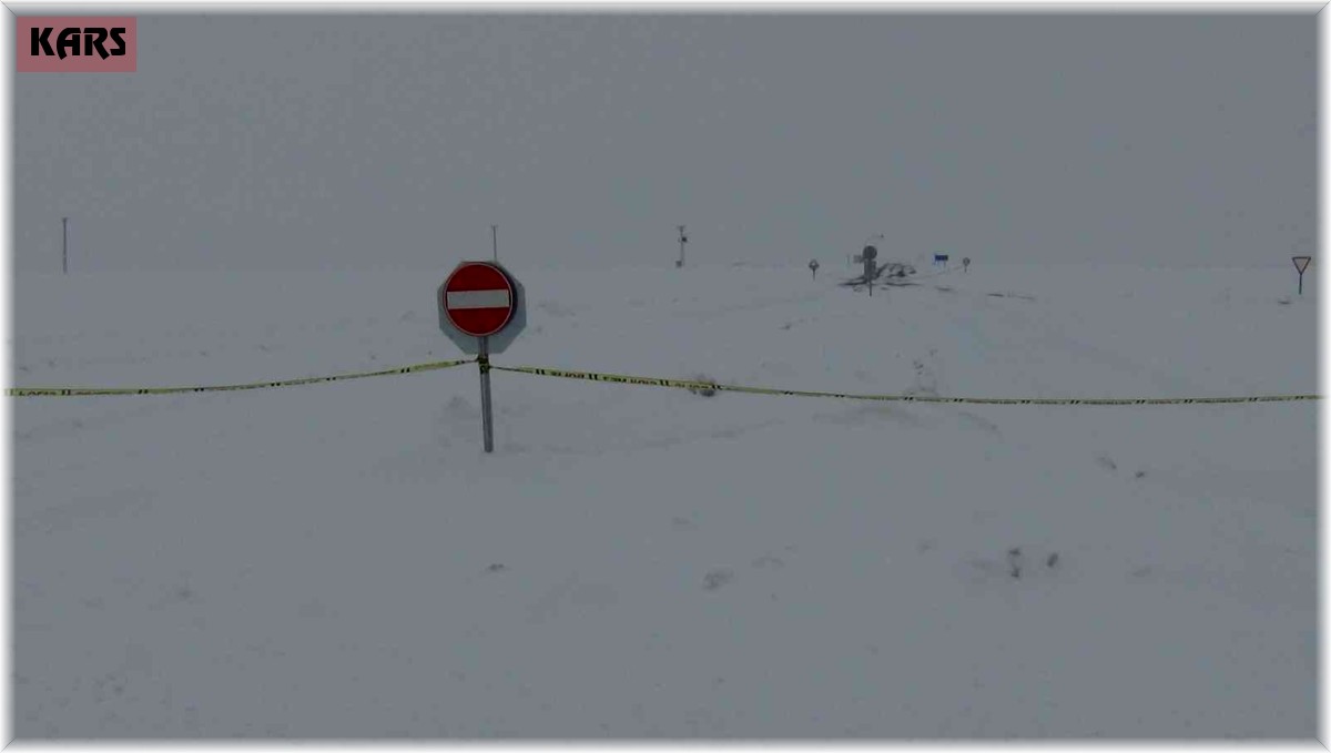 Kars-Göle kara yolu ulaşıma kapatıldı