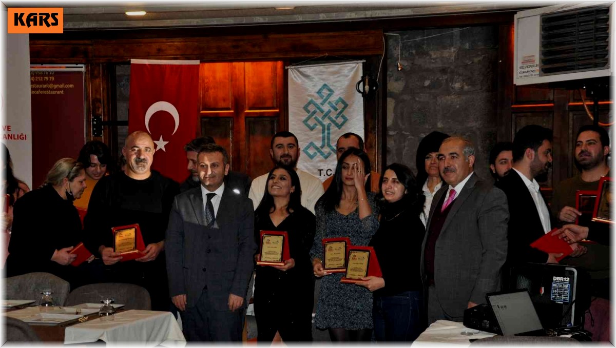 "Kars için söyle" ekibine plaket verildi