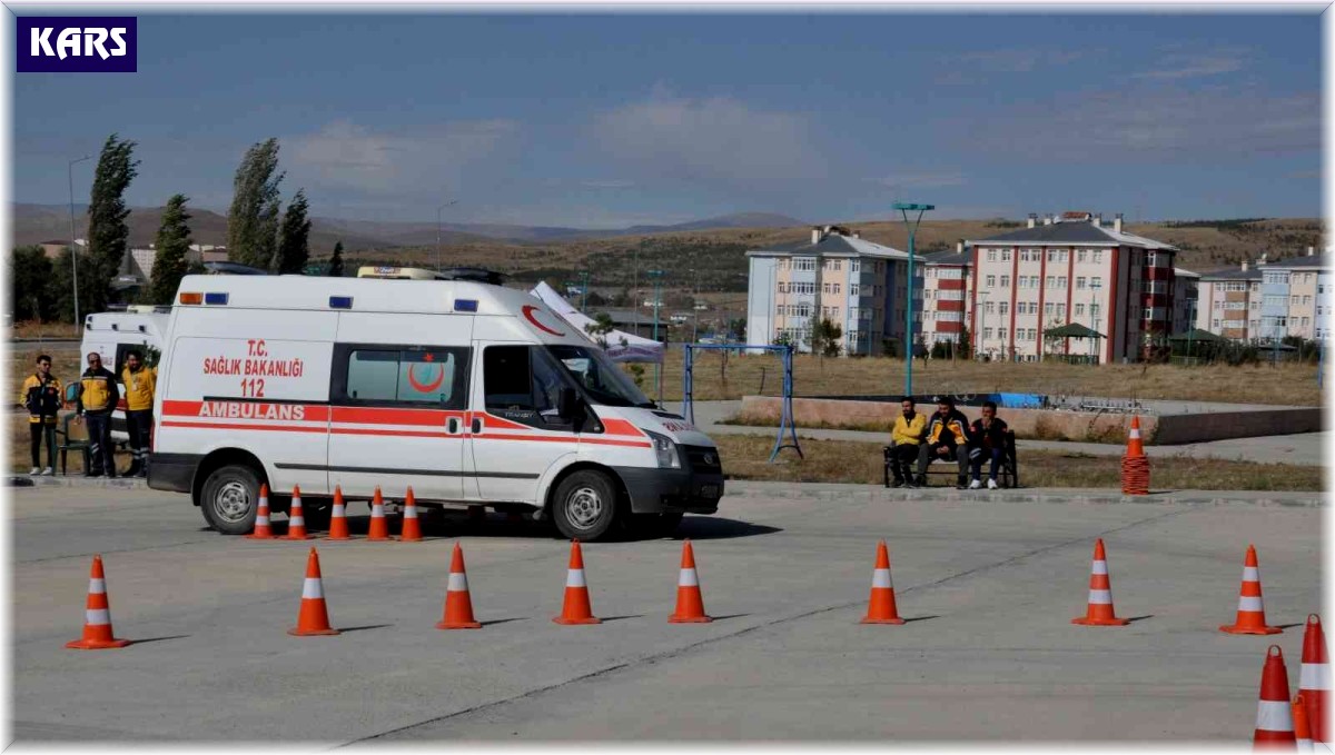 Kars'ın ambulans şoförleri kışa hazır