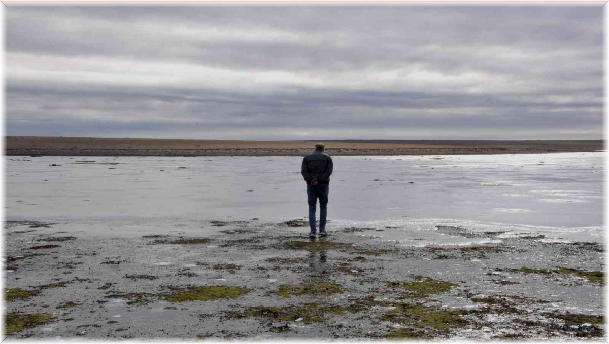 Kars'ın soğuğu gölü dondurdu