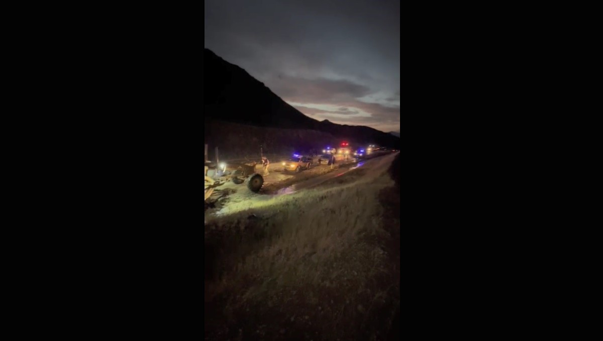 Kars-Kağızman-Ağrı yoluna sel engeli