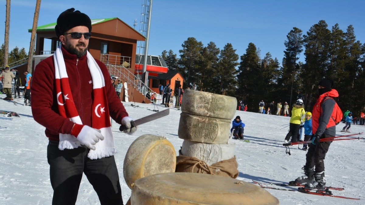 Kars kaşarı kayak merkezinde görücüye çıktı
