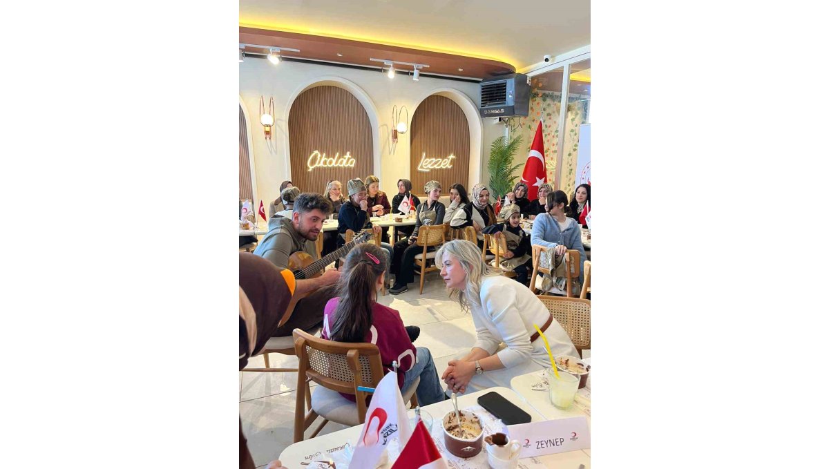 Kars Kızılay'dan sevgi evlerinde kalan çocuklara çikolata etkinliği