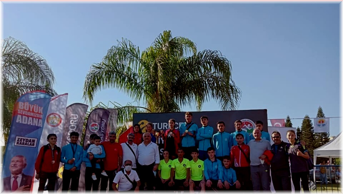 Kars'lı atletler madalyaları topladı