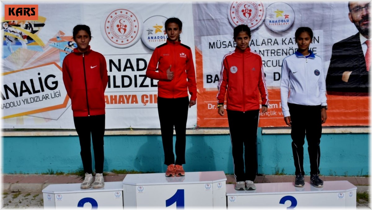 Kars'lı atletler Van'da madalyaları topladı