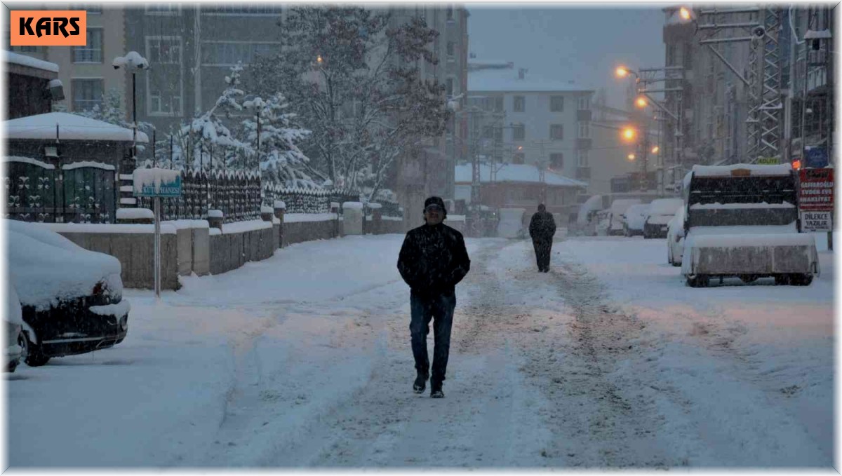 Kars Nisan ayında kışı yaşıyor: Kente kar karlığını 20 santimetreyi geçti
