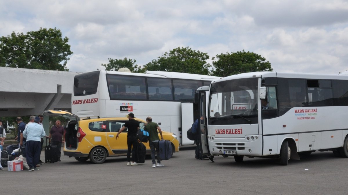 Kars Otogarı'nda bayram yoğunluğu