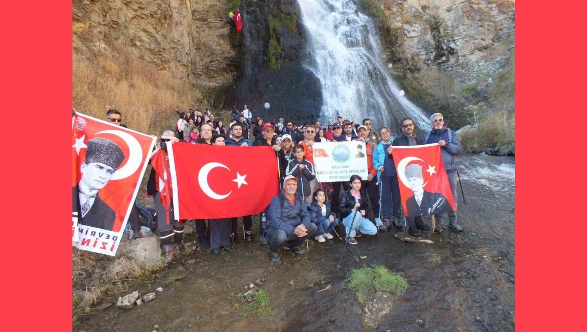 Kars'ta 100 dağcı Susuz Şelalesi'ne yürüdü
