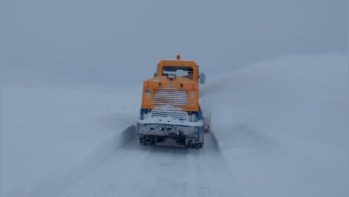 Kars'ta 143 köy yolu ulaşıma kapandı