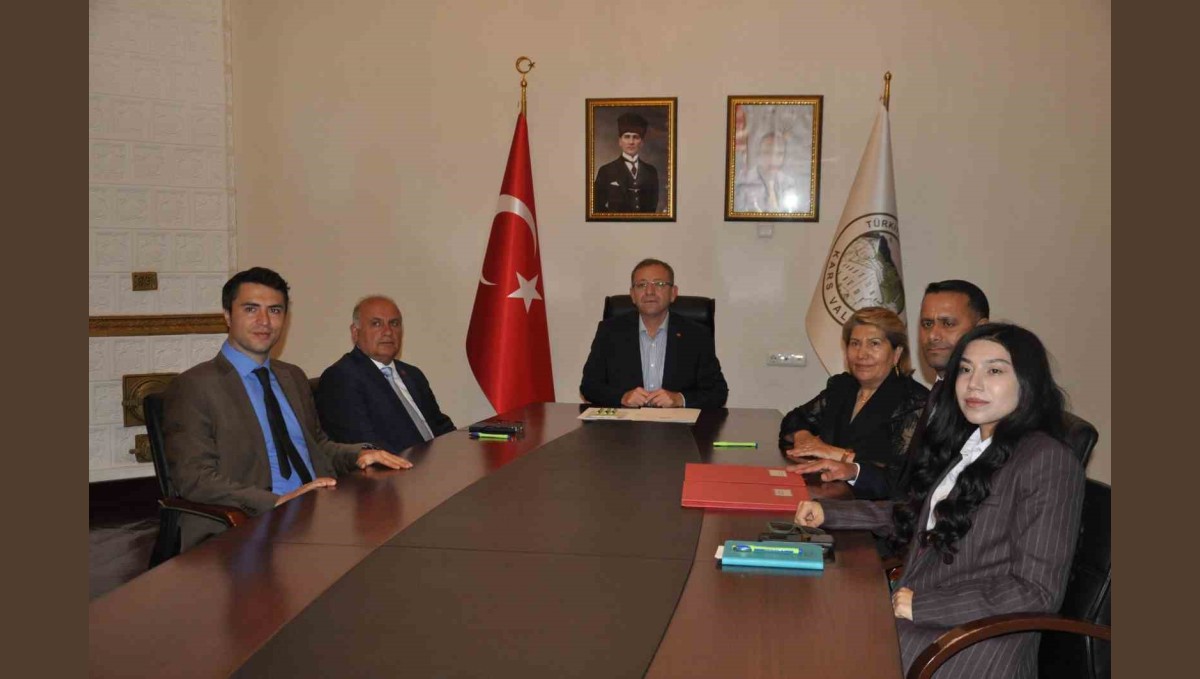 Kars'ta 2 derneğe destek