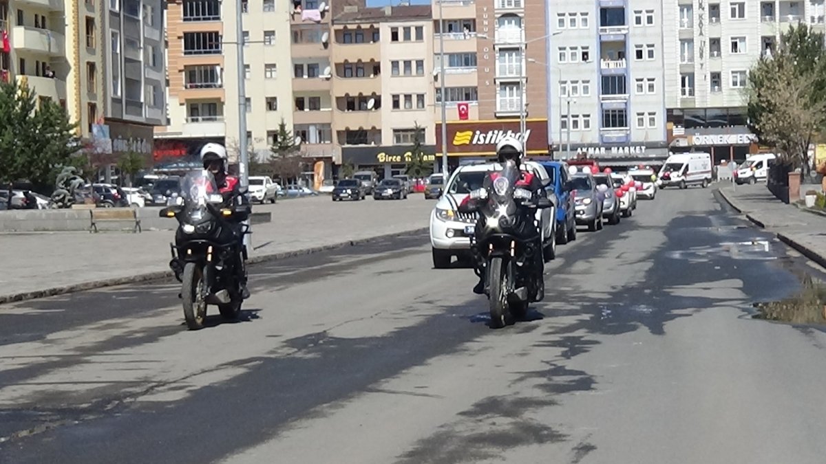 Kars'ta 23 Nisan konvoyu