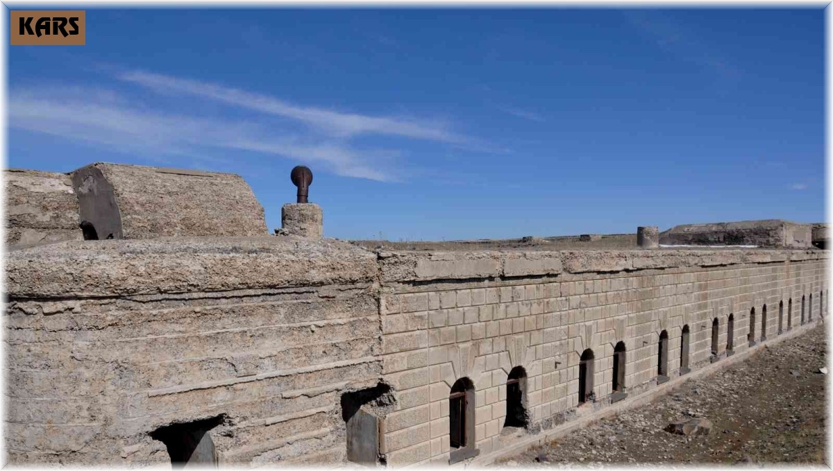 Kars'ta 271 yıllık tabya yok oluyor