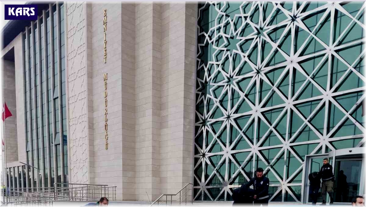 Kars'ta 3 kafadar dolandırıcı suçüstü yakalandı