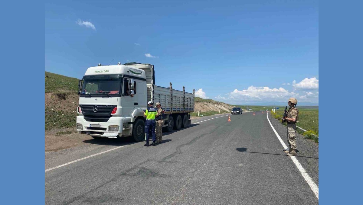 Kars'ta 32 ekip, 98 jandarmanın katımlıyla uygulama