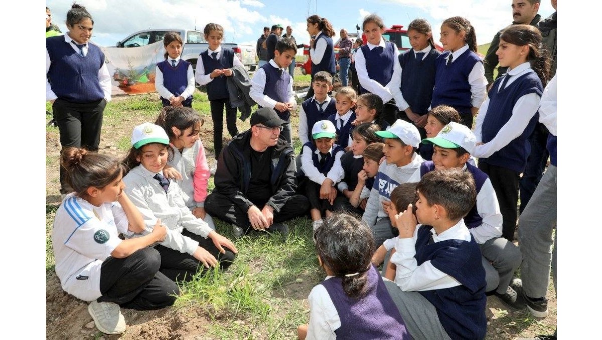 Kars'ta 400 meyve fidanı toprakla buluştu