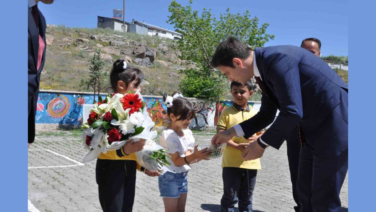 Kars'ta 55 bin öğrenci karne aldı