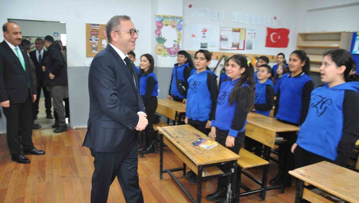 Kars'ta 56 bin 651 öğrenci karne sevinci yaşadı