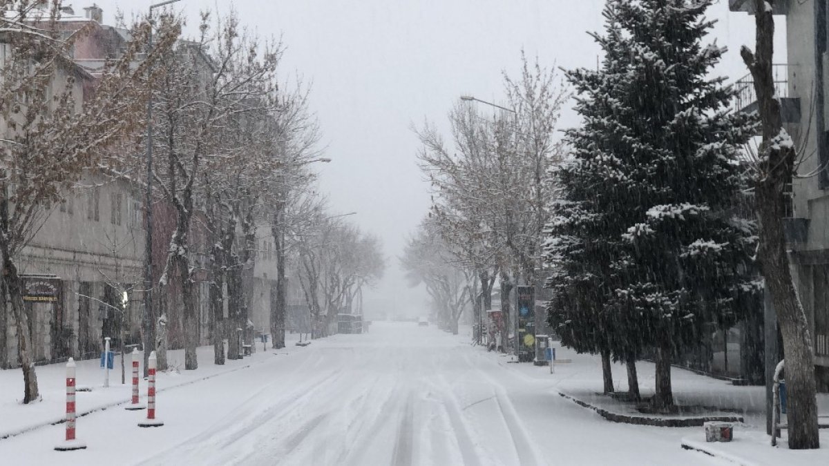 Kars'ta 57köy yolu ulaşıma kapandı