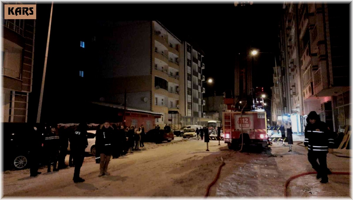Kars'ta 6 katlı binada yangın
