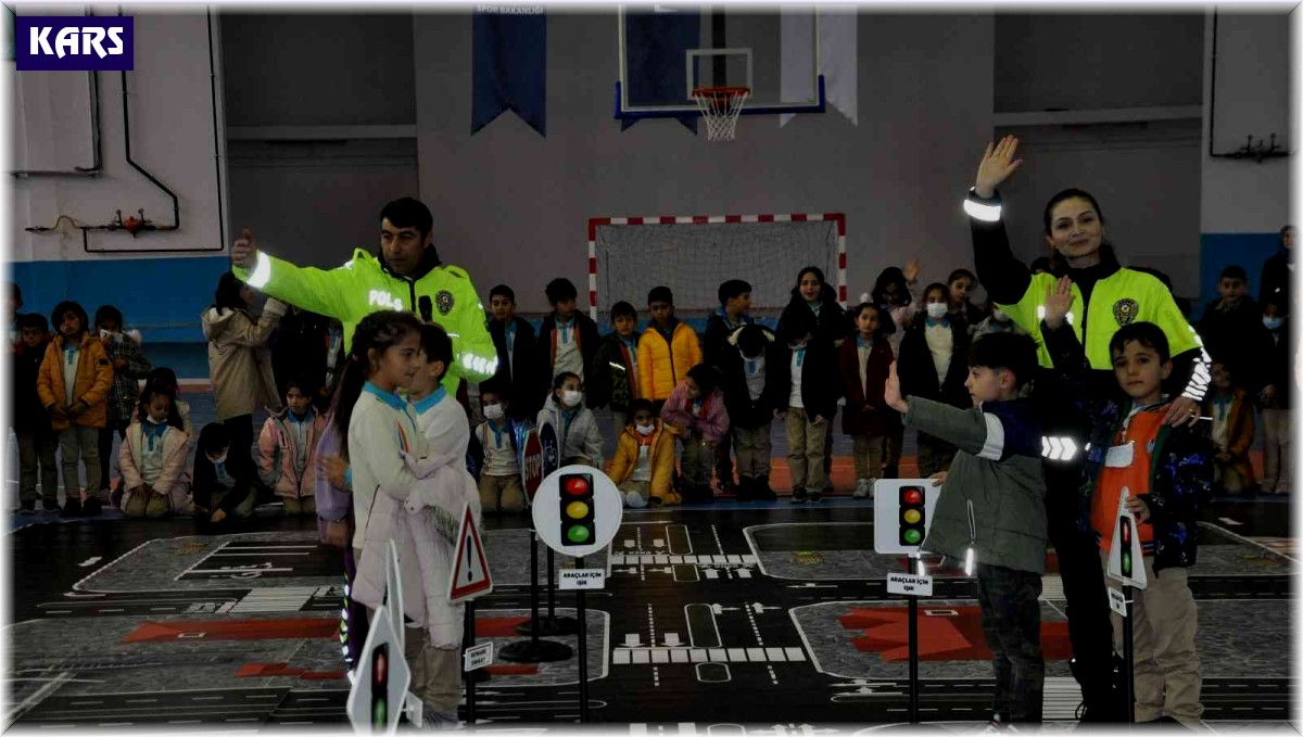 Kars'ta 600 öğrenciye trafik kuralları anlatıldı