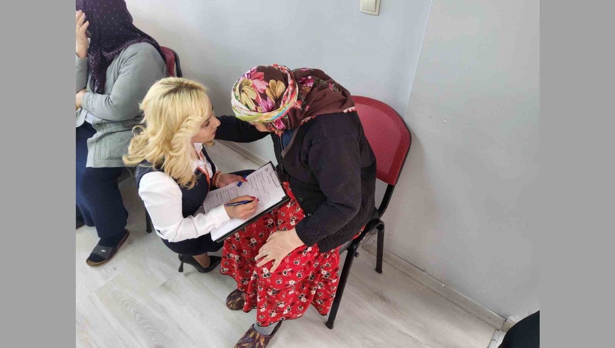 Kars'ta Açık Kapı'dan huzur evine ziyaret