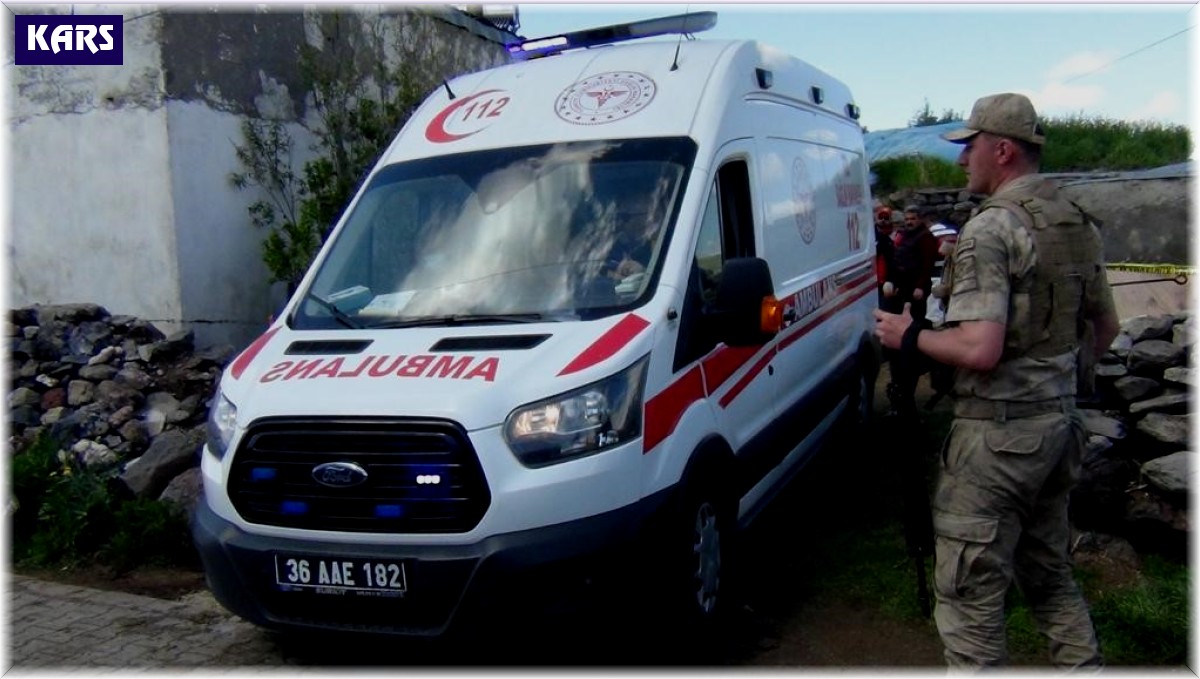 Kars'ta ahır çöktü: 2 ölü