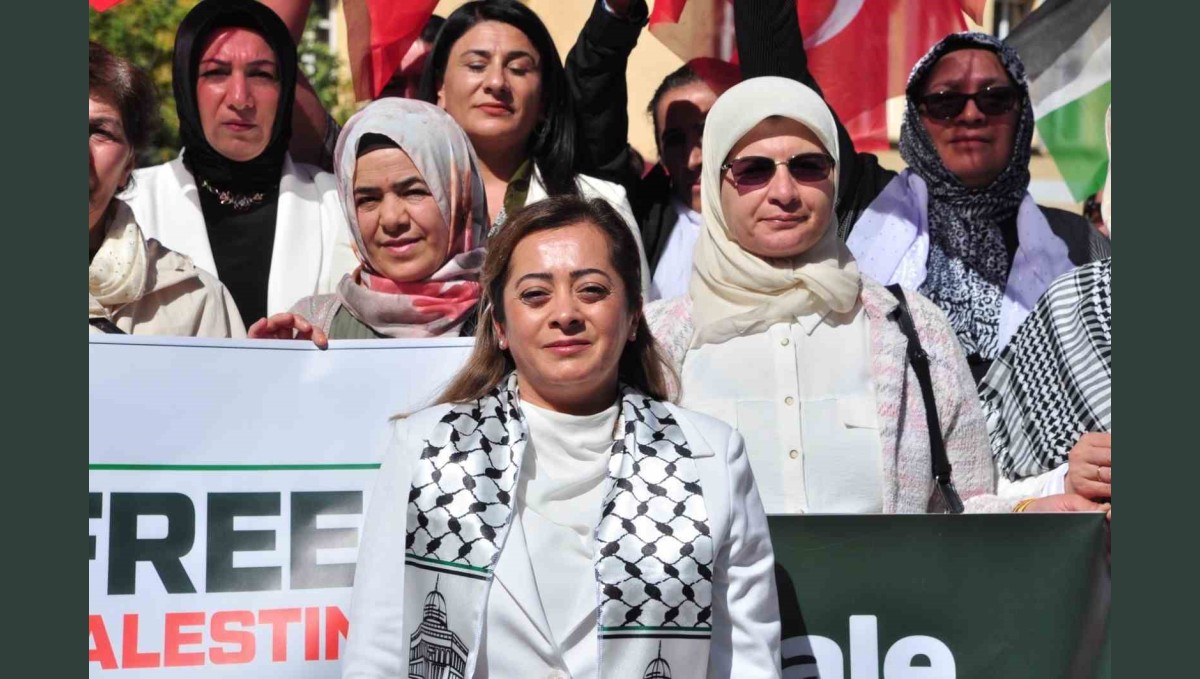 Kars'ta AK Parti Kadın Kolları'ndan "Gazze için sessiz çığlık"