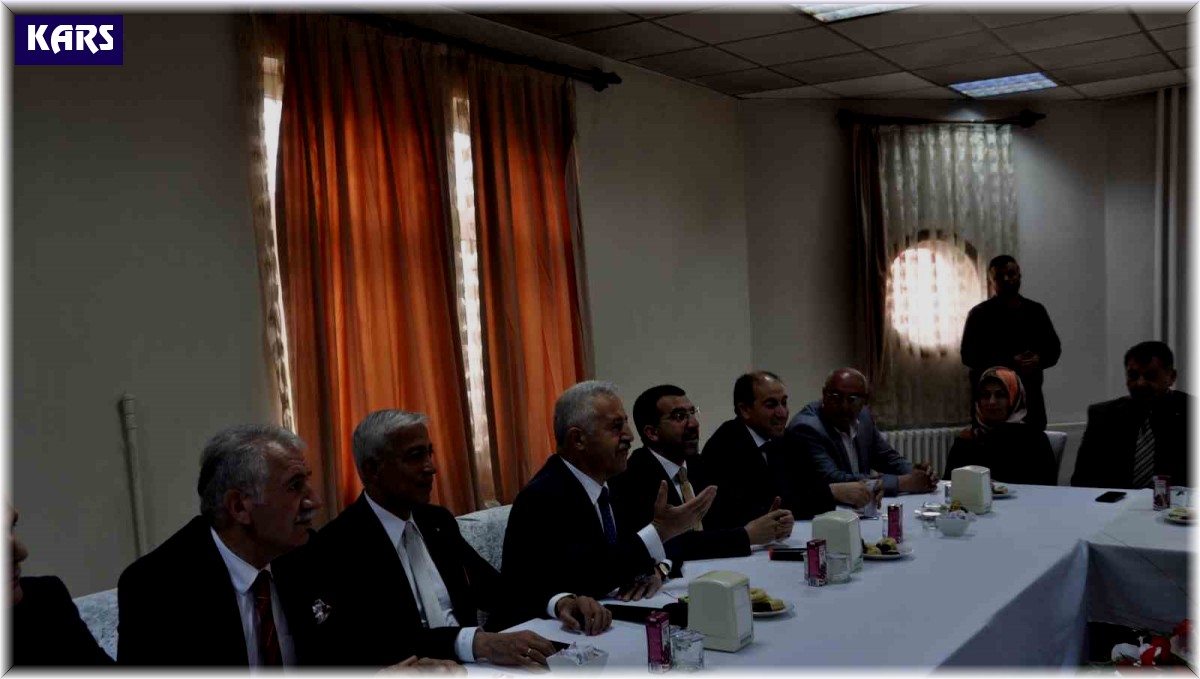 Kars'ta AK Parti milletvekilleri muhtarlarla buluştu
