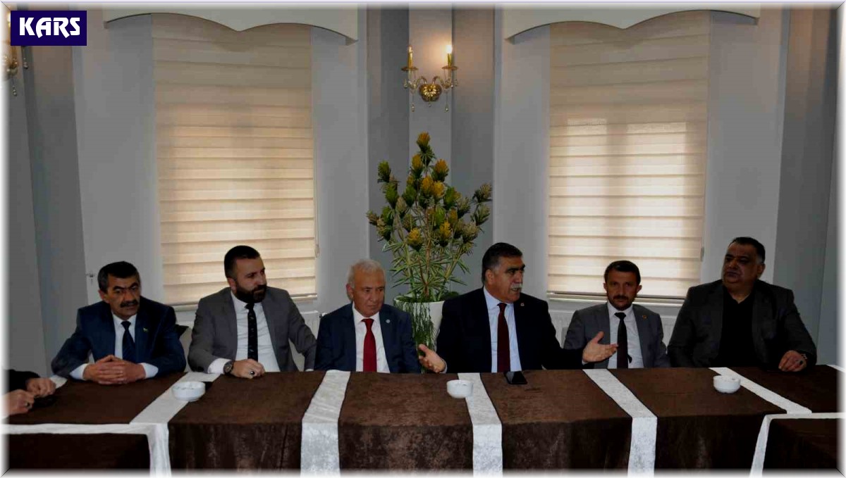 Kars'ta altılı masanın il başkanları basınla buluştu